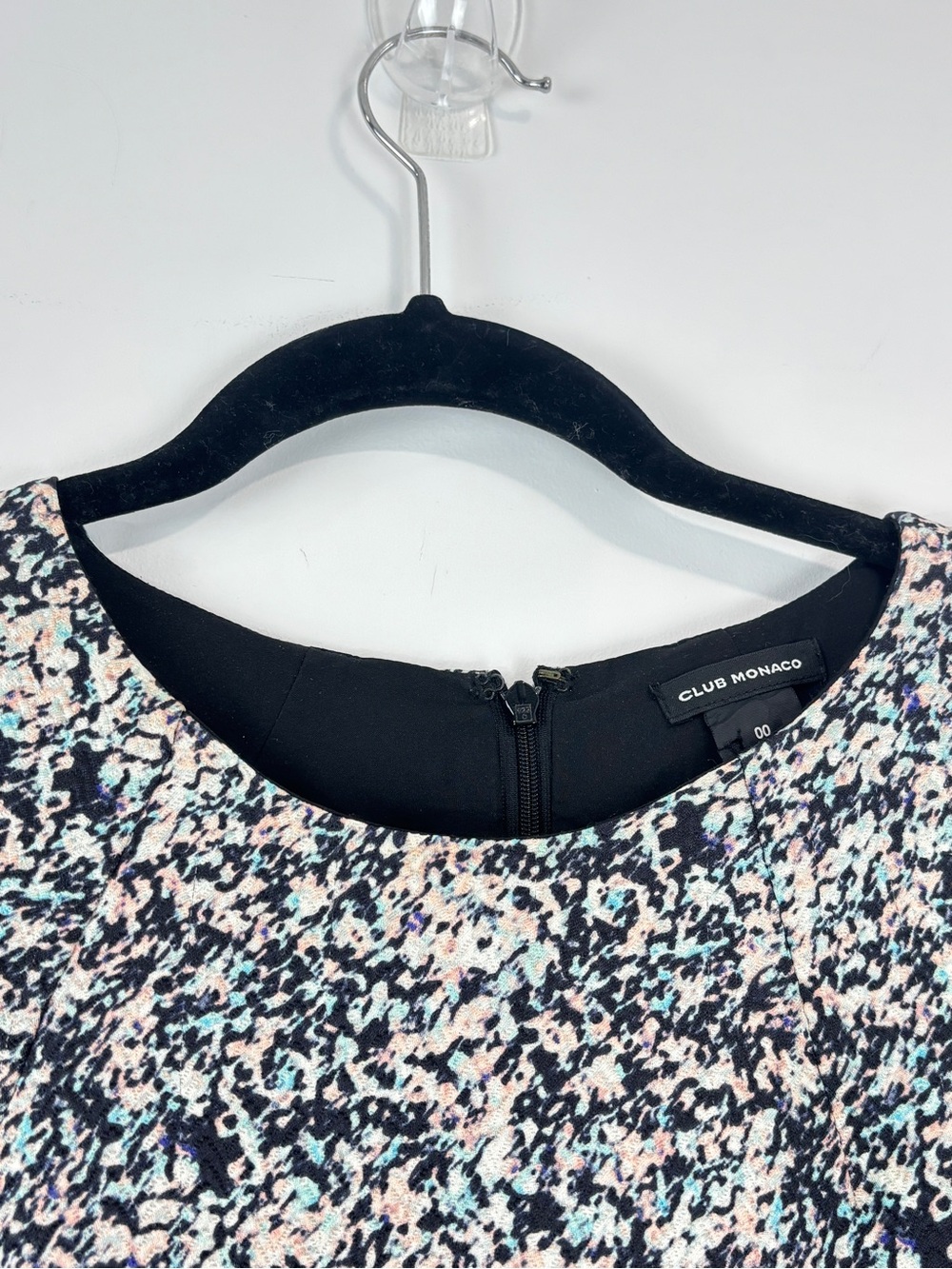 Club Monaco Silk Wool Blend Shift Dress Mini 00 Black Multicolor Textured Print - Picture 2 of 12